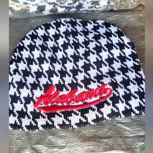 Back/White check beanie